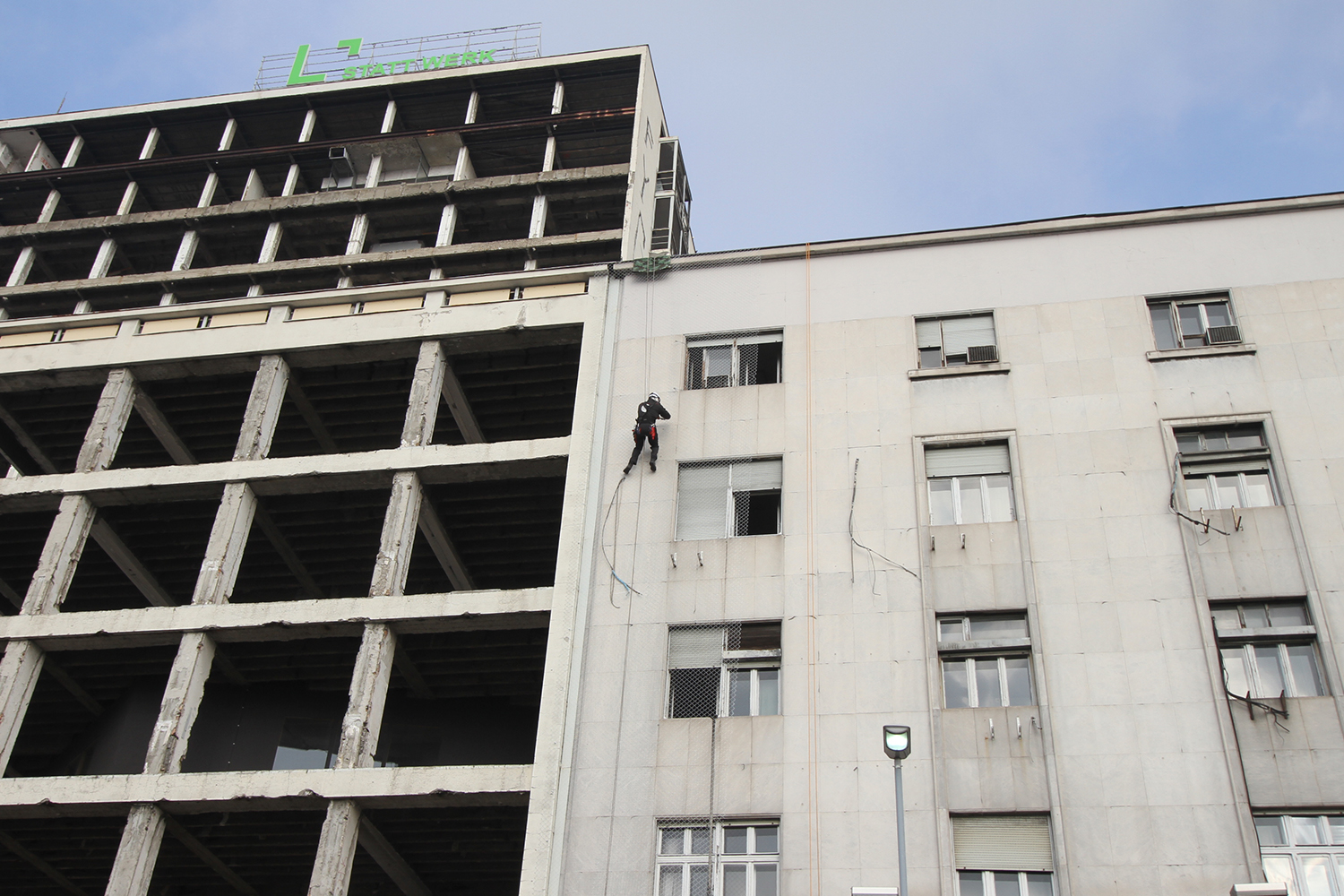 Postavljanje zaštitne ograde na fasadi - Jadran doo Beograd